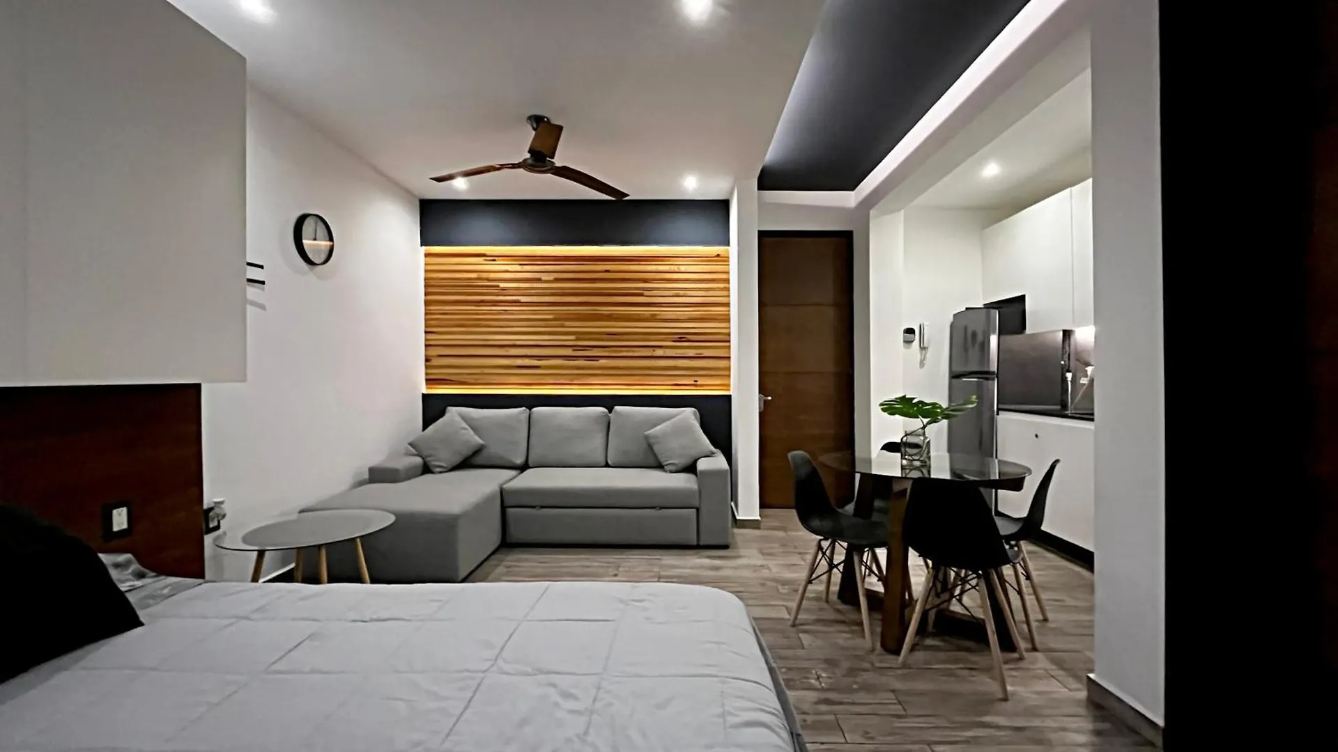 Workspace-Reliable Wifi-Ac Close To Everything Playa del Carmen Apartment